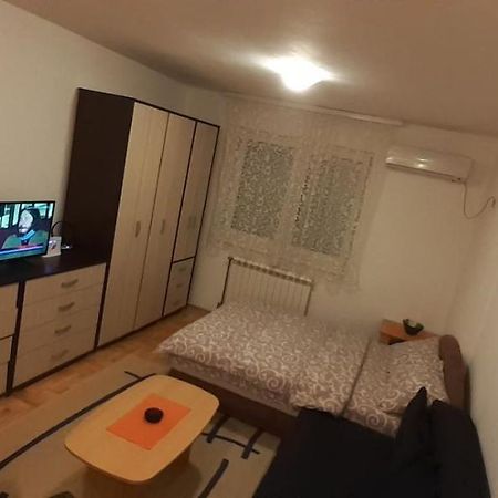 Sirmijum Hause Apartment Sremska Mitrovica Exterior photo